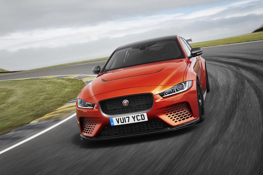  Jaguar XE SV Project 8 (X760) 2017 года  (WW) (фото 9 из 45)